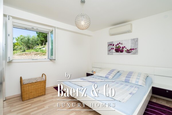 photo 5 Slano - Elevated House with Garage and Scenic Views